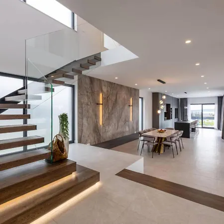 Moonlit Mirage With Pool, Gym And Sauna - Five Bedroom With Pool Kastela
