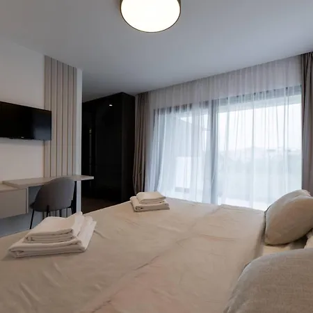Moonlit Mirage With Pool, Gym And Sauna - Five Bedroom With Pool *
