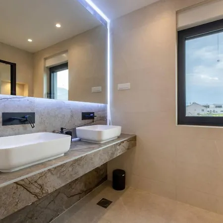 Villa Moonlit Mirage With Pool, Gym And Sauna - Five Bedroom With Pool