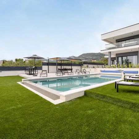 Villa Moonlit Mirage With Pool, Gym And Sauna - Five Bedroom With Pool