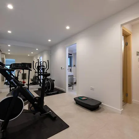 Moonlit Mirage With Pool, Gym And Sauna - Five Bedroom With Pool *